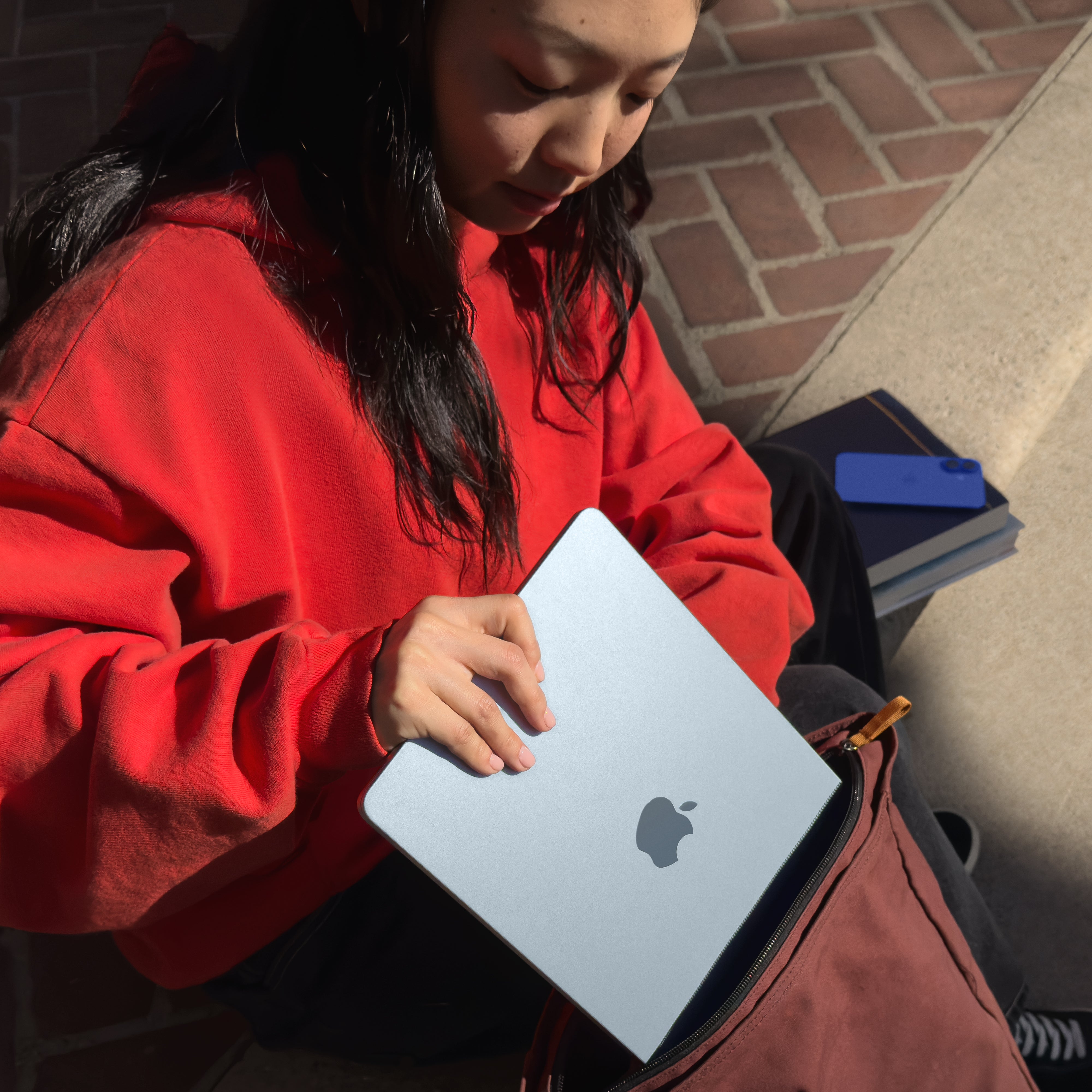 13-inch MacBook Air: Apple M4 chip with 10-core CPU and 8-core GPU, 25