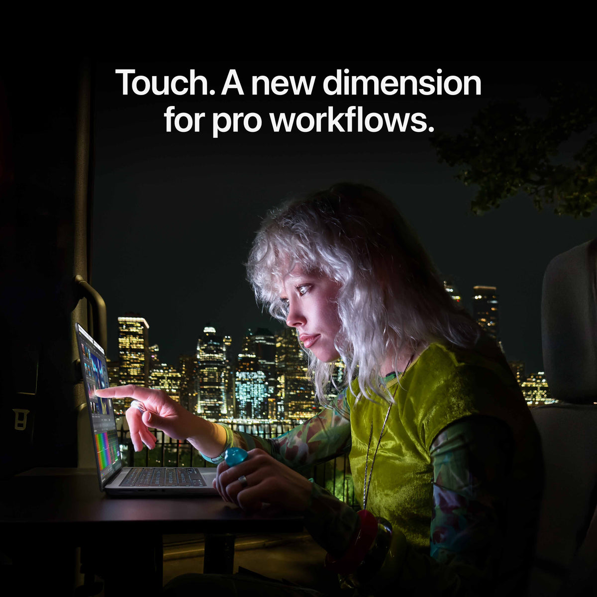 MacBook_Pro_PROLED_XDR_Display_14-in_M5_Pro_Silver_PDP_Image_Position_4__en-IN